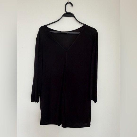 Tops - Elegant Black V-Neck Women's Top
